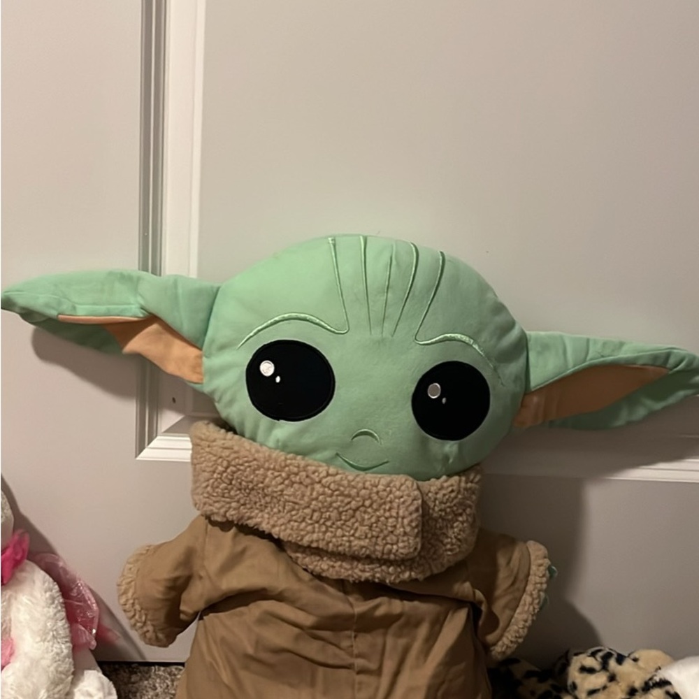 Baby yoda plushie